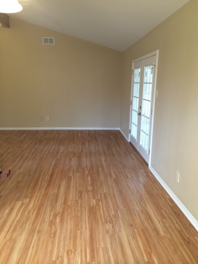 Building Photo - 10616 Debbie Ln