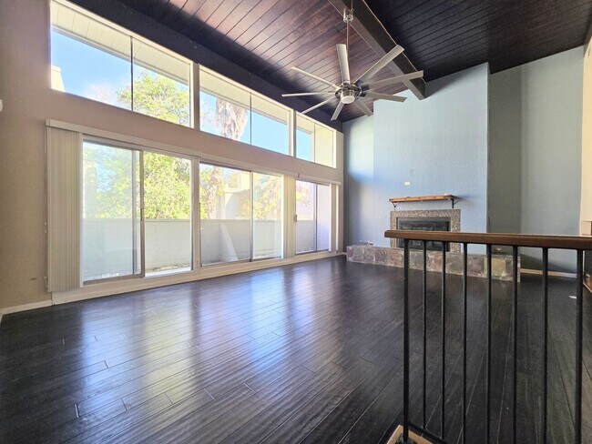 Building Photo - 3103 Eisenhauer Rd