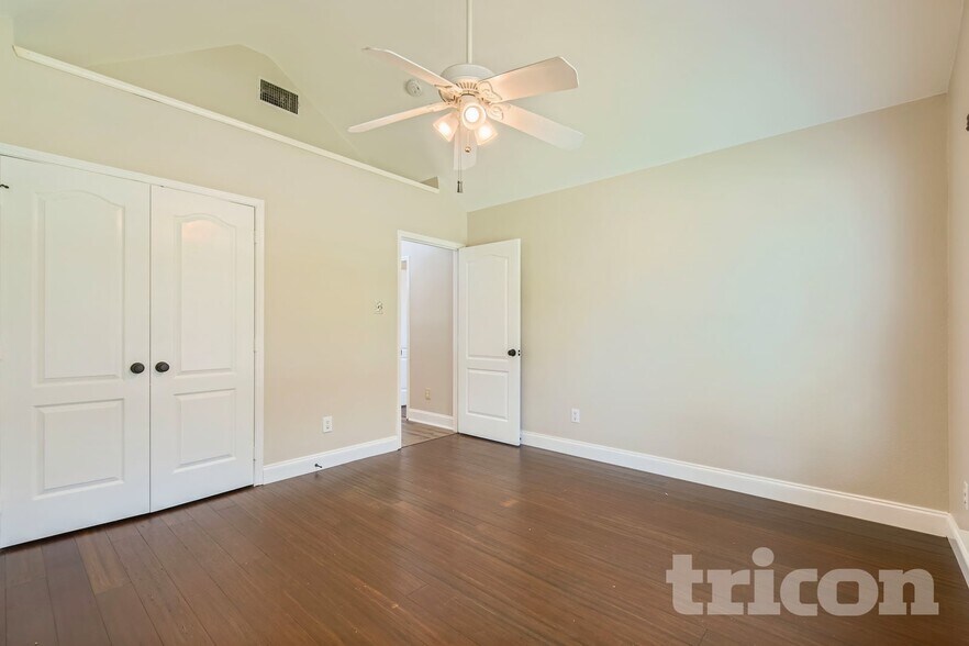 Building Photo - 709 Flagstone Way