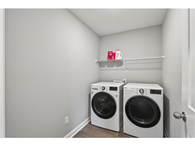 Building Photo - 1559 Edgebrook Ln