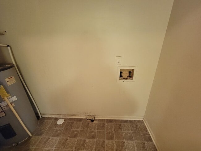 Building Photo - 3 Bedroom 1 Bathroom House