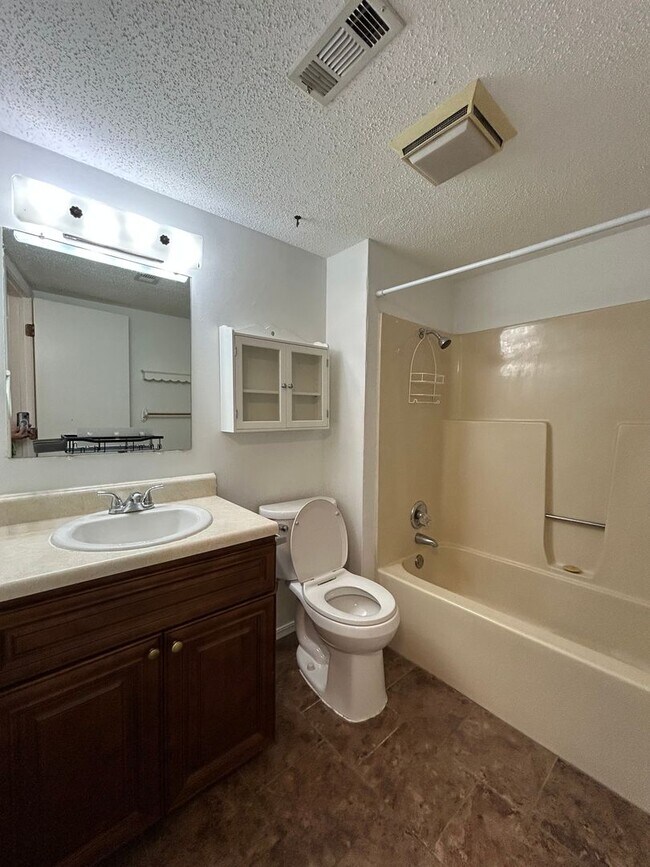Building Photo - 2209 S Hartford Cove