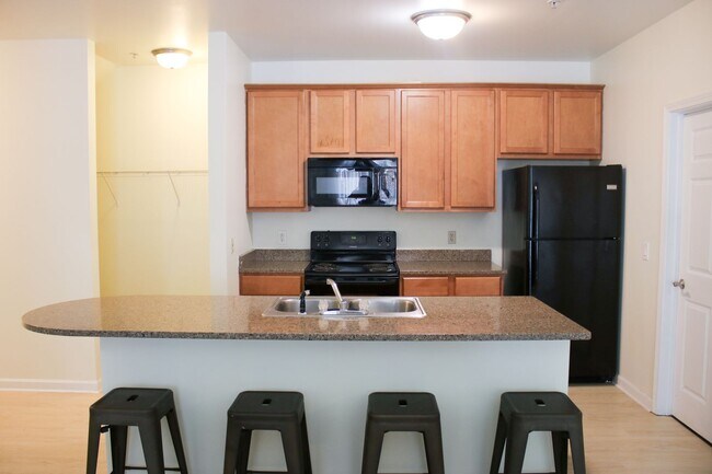 Interior Photo - 606 E Stoughton St