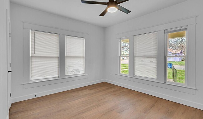 Building Photo - 1602 Mitchell Ave