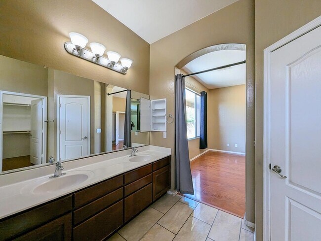 Building Photo - 3310 W Latona Rd