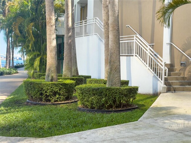Building Photo - 901 Brickell Key Blvd