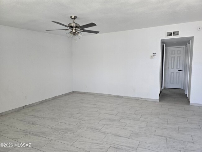 Building Photo - 511 N Iroquois Ave