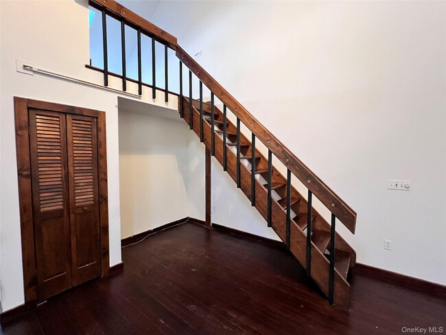 Building Photo - 12 Bridge