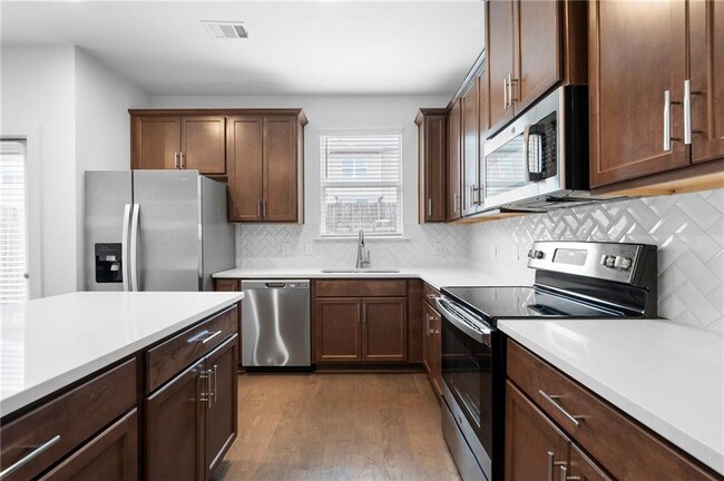 Building Photo - 6256 Hillandale Dr