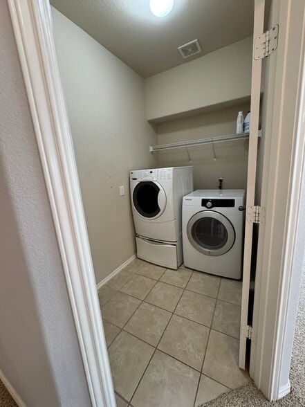 Building Photo - 8716 Wood Stork Dr