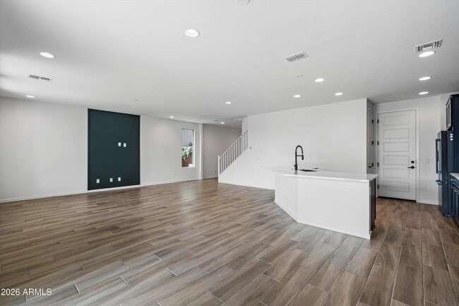 Building Photo - 3139 E Tina Dr