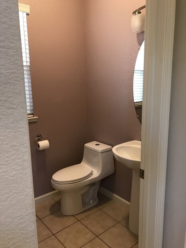 Building Photo - Two story in desirable north Turlock!