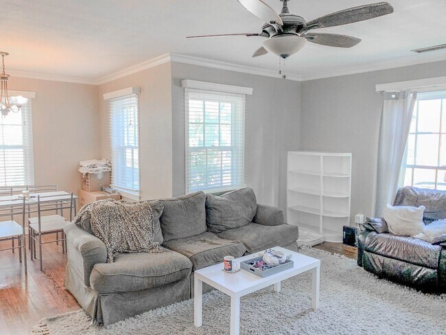 Building Photo - Pre-Leasing - 2-Bedroom Minutes from Texas...