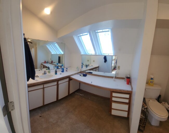 Building Photo - Bigger than average home in SLO! Lots of space!