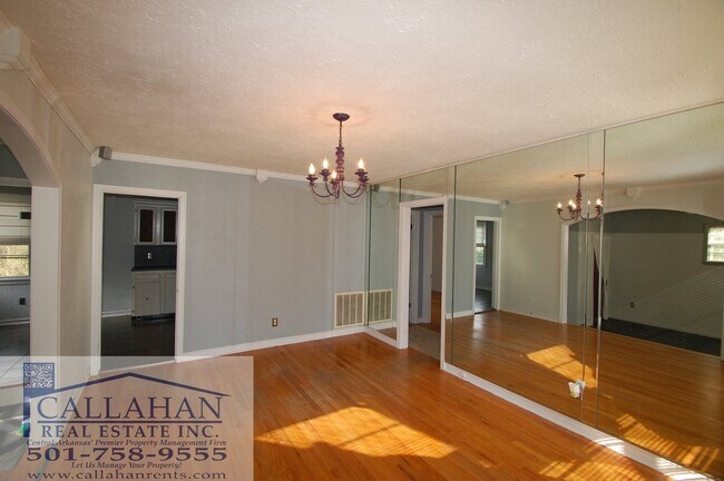 Building Photo - Park Hill 2 Bedroom Home