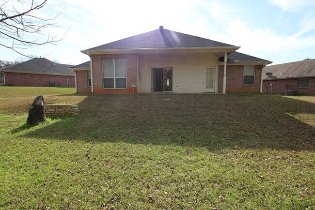 Building Photo - Stunning 3 Bedroom in Vineyard Estates! Av...