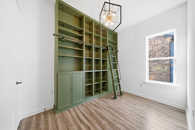 Building Photo - Spacious 3-Bed, 3-Bath Condo with Scenic Views in Vibrant Austin!