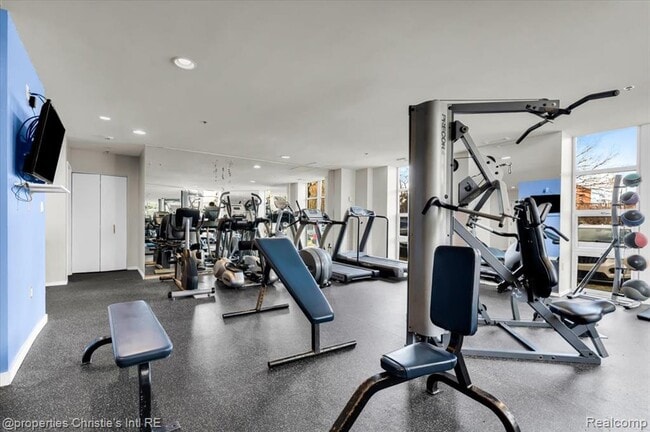 Building Photo - 250 E Harbortown Dr