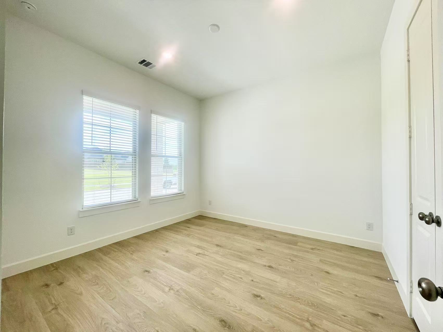 Building Photo - 15603 Valerian Trl