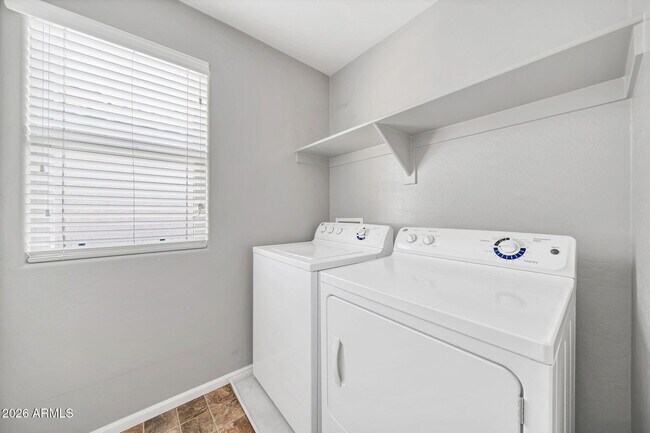 Building Photo - 7770 W Alvarado Rd