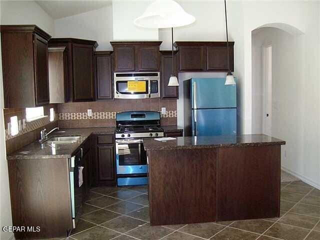 Building Photo - 3709 Loma Brisa Dr