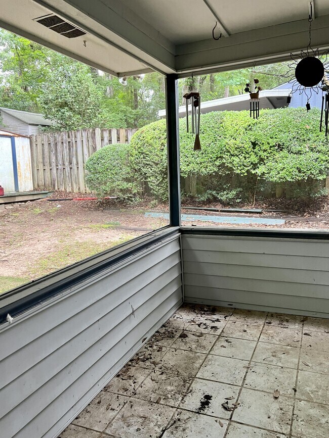 Building Photo - 3011 Richview Park Cir S