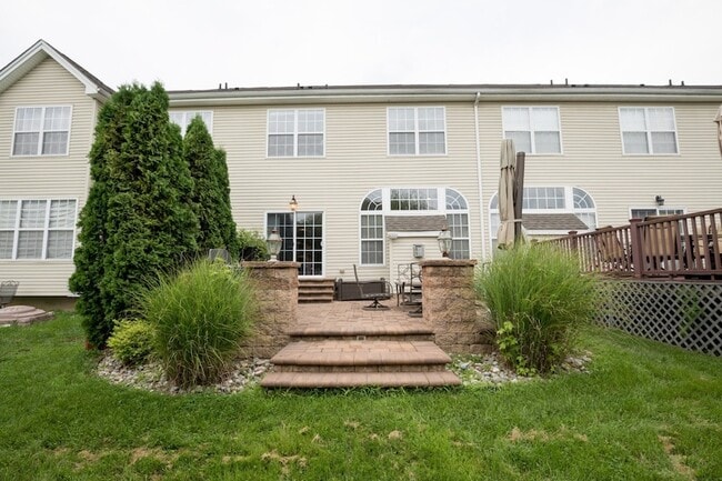 Building Photo - 216 Westbrook Dr