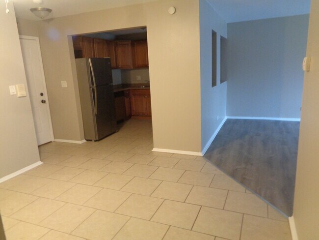 Building Photo - 16W585 Mockingbird Ln