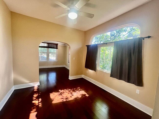 Building Photo - Updated 2 Bedroom Downtown Home!