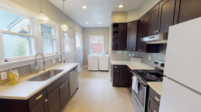 Building Photo - 5649 11th Ave NE