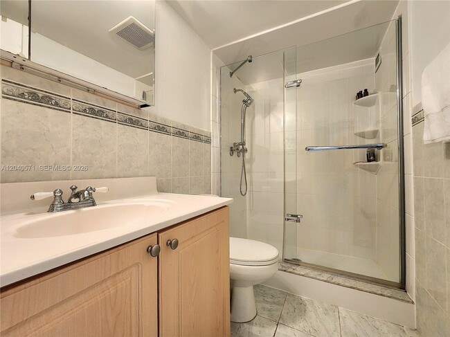 Building Photo - 2030 S Ocean Dr