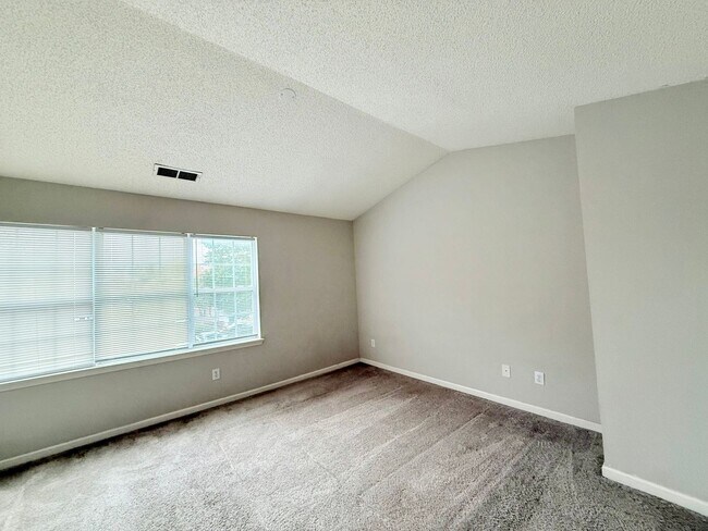 Building Photo - 5731 Cougar Ln