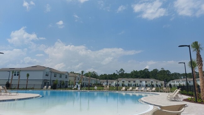 Building Photo - 213 Pasadena Dr