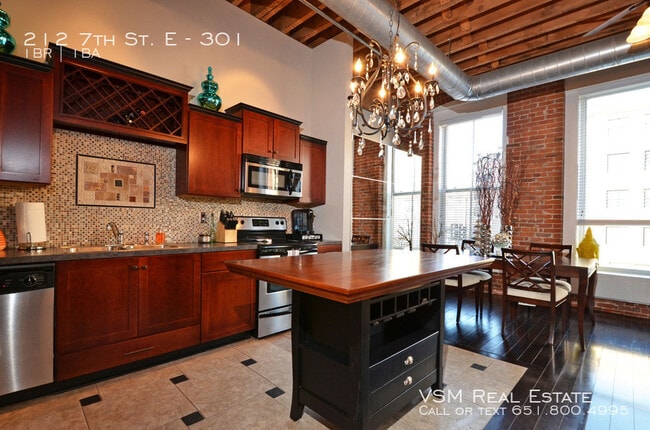 Building Photo - 212 7th St E