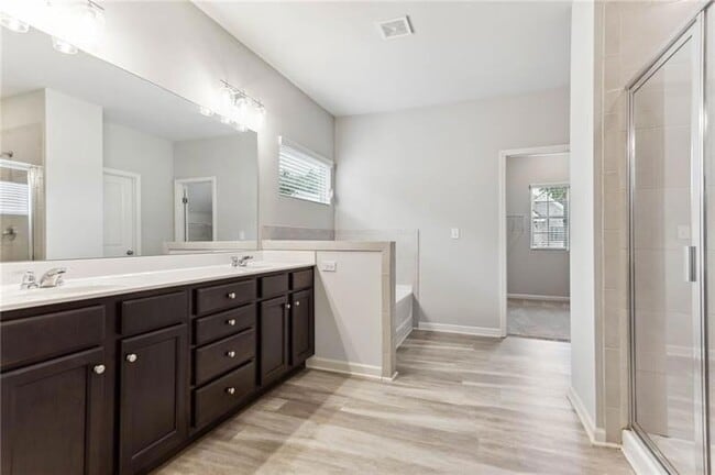 Building Photo - 5530 Mirror Lake Dr