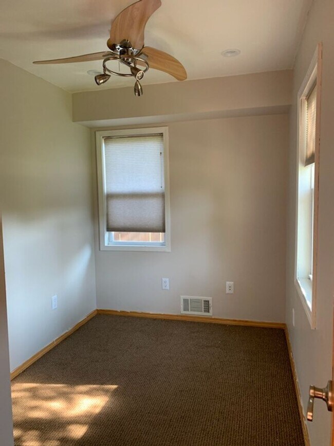 Building Photo - LIVE IN DOWNTOWN HOWELL! 3 BEDROOM HOUSE FOR LEASE