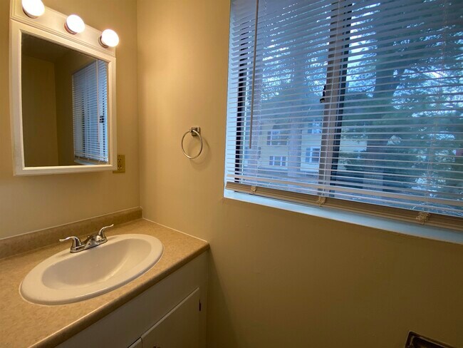 Building Photo - 93 West St