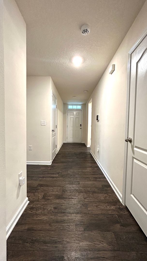 Building Photo - Fabulous 4 Bedroom 2 Bath in Pritchard Point