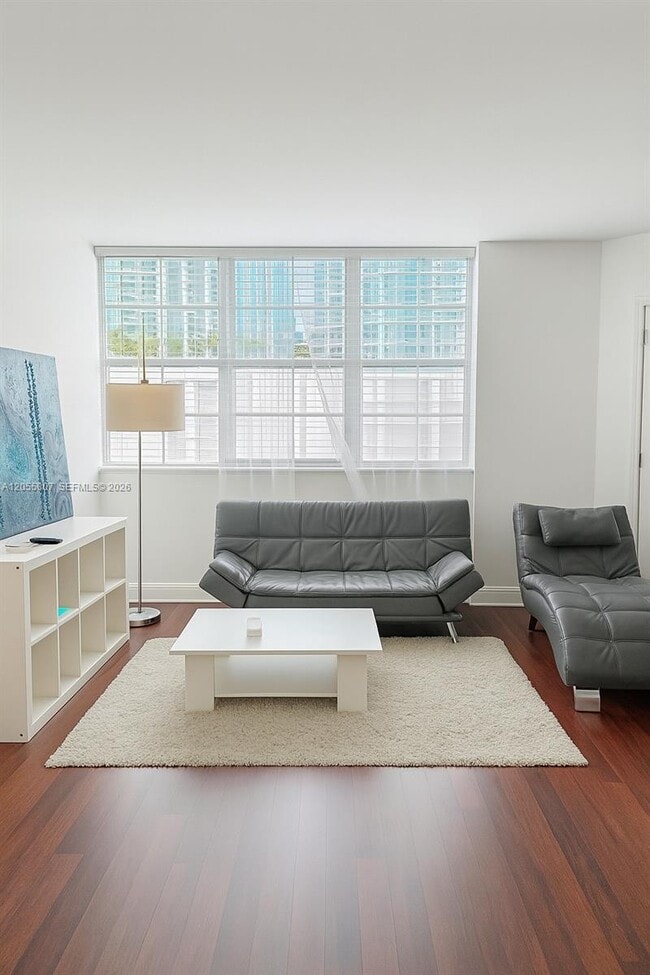 Building Photo - 905 Brickell Bay Dr