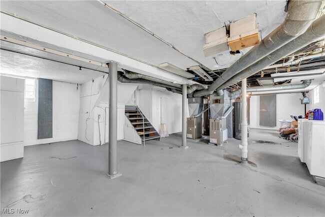 Building Photo - 7902 Rosewood Ave