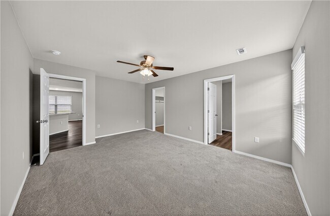 Building Photo - 4404 SW Sackett Ave