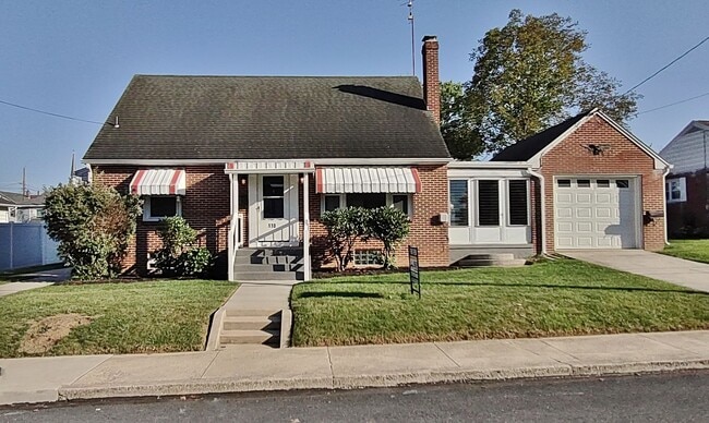 Building Photo - 4 Bed / 2 Bath Single Family Home