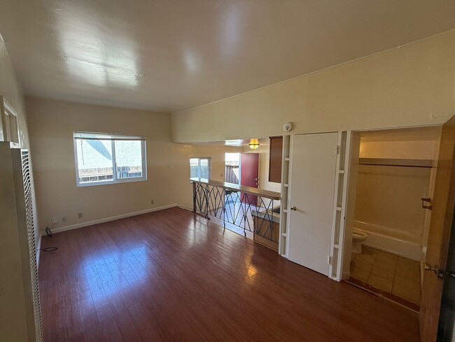 Building Photo - 317 45th St