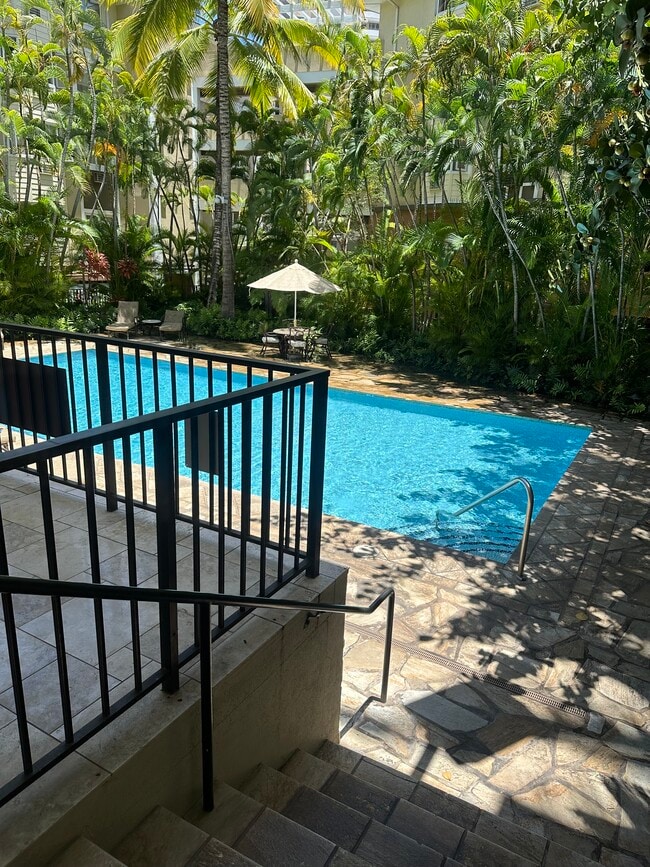 Building Photo - 343 Hobron Ln