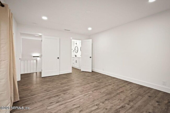Building Photo - 10462 Big Tree Cir E