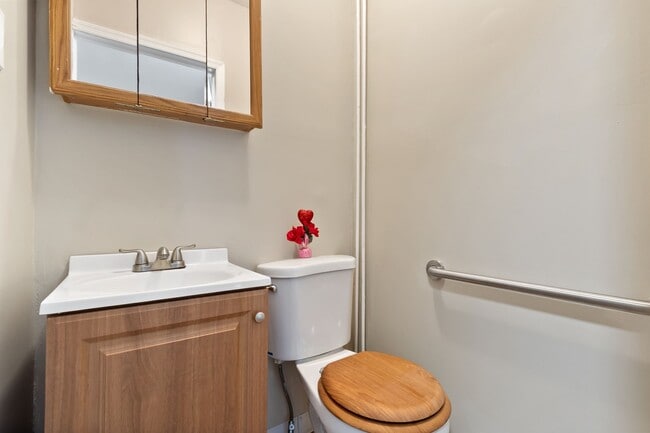 Building Photo - 5843 Magnolia St