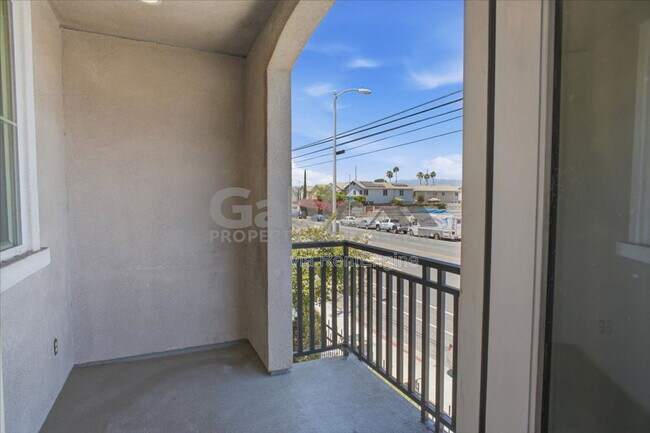 Building Photo - 14854 Nordhoff St