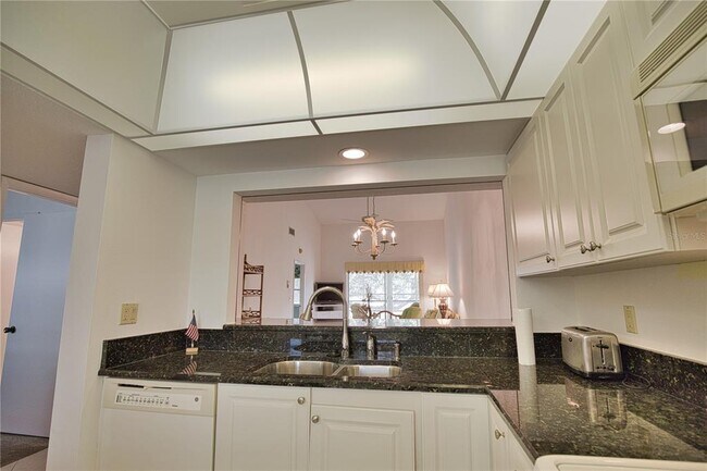 Building Photo - 766 Village Cir