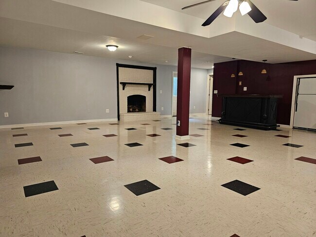 Building Photo - 13440 Carriage Hill Dr