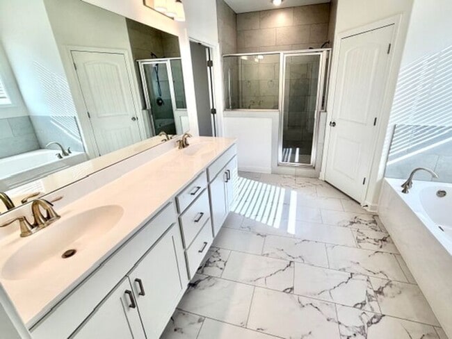 Building Photo - Now Leasing a 5-Bedroom 3 Bath Home in Horn Lake, MS.